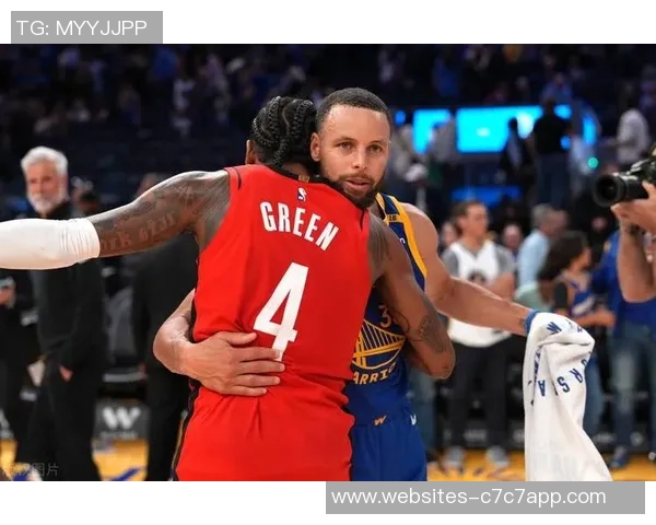 2016年NBA季后赛快船与勇士的经典对决回顾与精彩瞬间分析