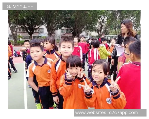 AC米兰迎战克拉瓦约期待精彩对决球迷热情高涨助威现场气氛火热